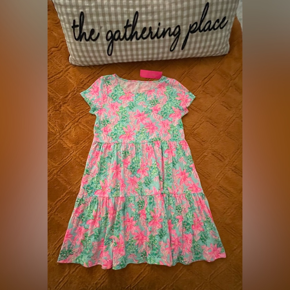 Beautiful and  colorful Lilly Pulitzer size M.
🌸🌼🌸 Brand new. 🌸❤️🌸